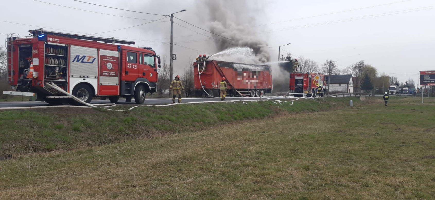Zablokowana DK12 w Dębowej Łęce po pożarze ciężarówki. Objazdy od S5 Leszno-Zachód