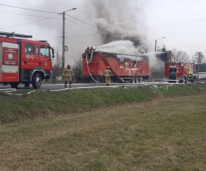 Zablokowana DK12 w Dębowej Łęce po pożarze ciężarówki. Objazdy od S5 Leszno-Zachód