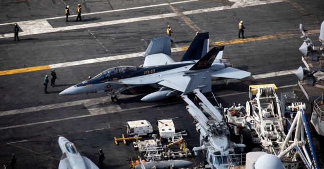 Gigantyczny koszt i polityczna presja. Marynarka Wojenna USA dokonuje przeglądu lotniskowców typu Ford