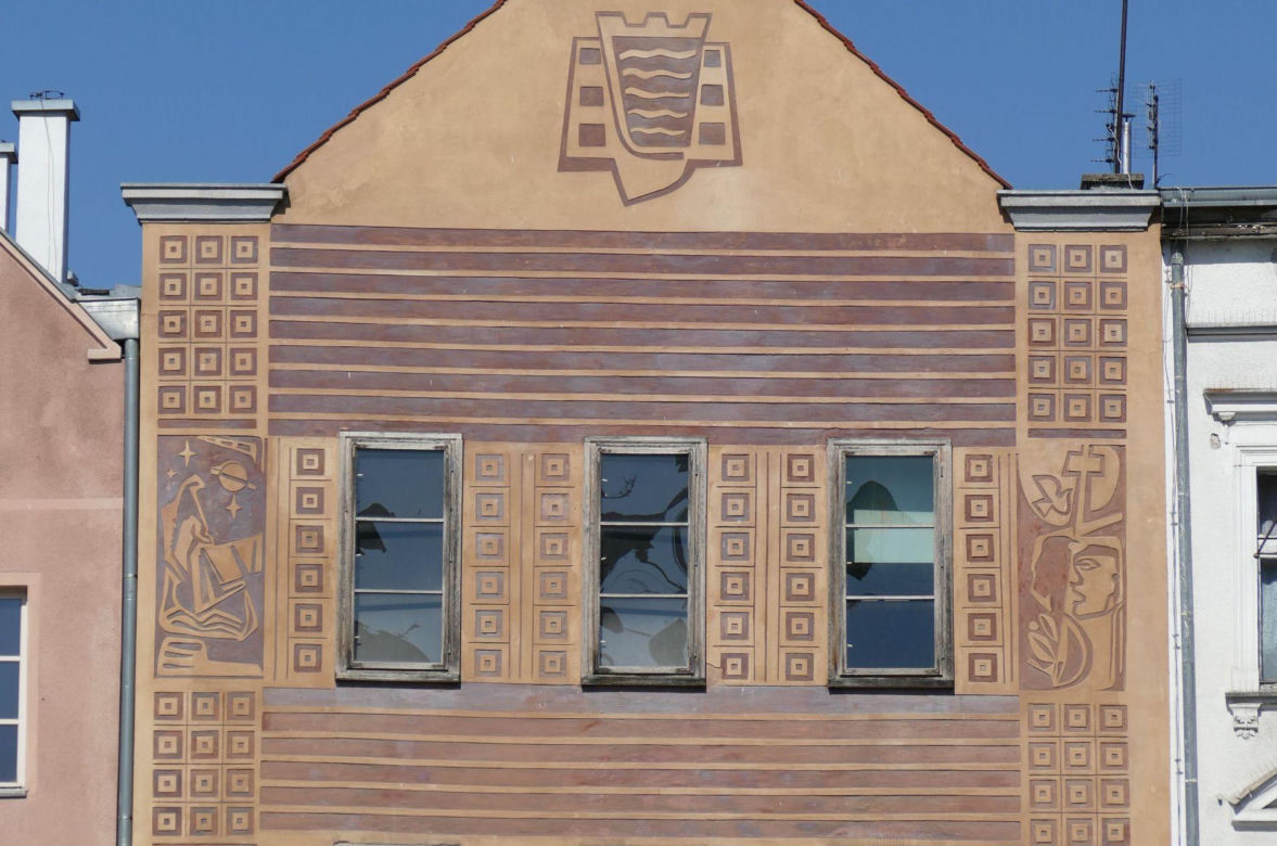 Sgraffito na elewacji. Skąd pochodzi technika sgraffito? Jak powstaje sgraffito? 