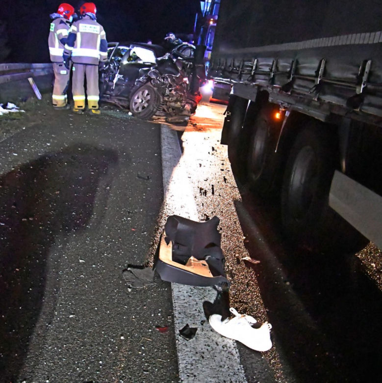 Dargobądz. Zginęła 25letnia kobieta uderzając w tył samochodu ciężarowego
