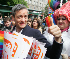 Robert Biedroń na paradzie