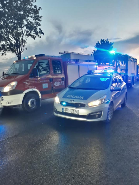 Koszmarny wypadek na DK 10! Auto przewożące lodówki wylądowało w rowie! [ZDJĘCIA] 