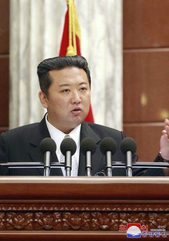 Kim Dzong Un dalej chudnie! Nie poznasz go na tym zdjęciu