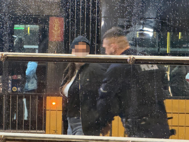 Atak młotkiem w tramwaju