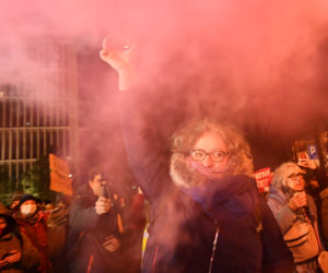 Trwa Strajk Kobiet 20.01.2021. Protest przeniósł się przed Sejm 