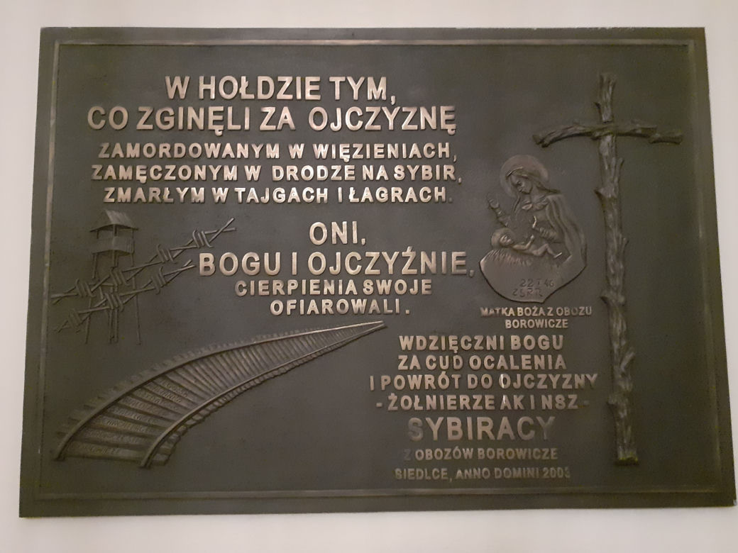 Jak wyglądał kościół garnizonowy w Siedlcach z zewnątrz i w środku w marcu 2021 roku?
