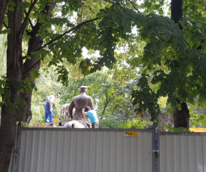 Trwa montaż pomnika marszałka Piłsudskiego