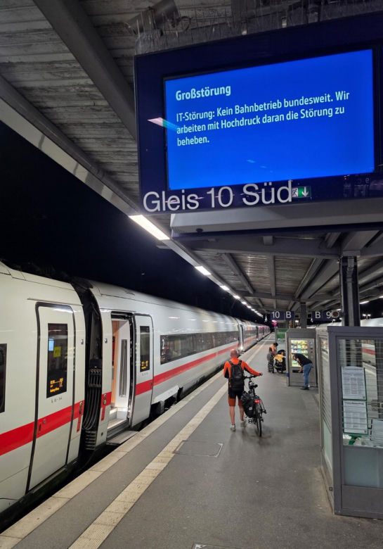 Niemcy/ Prezes Deutsche Bahn: ruch kolejowy stopniowo wraca do normy (opis) Awaria systemu łączności radiowej GSM-R wymusiła zatrzymanie wszystkich pociągów w całym kraju na czas ok. dwóch godzin