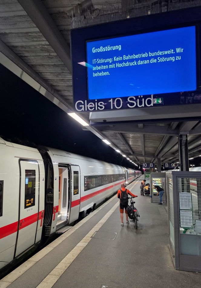 Niemcy/ Prezes Deutsche Bahn: ruch kolejowy stopniowo wraca do normy (opis) Awaria systemu łączności radiowej GSM-R wymusiła zatrzymanie wszystkich pociągów w całym kraju na czas ok. dwóch godzin