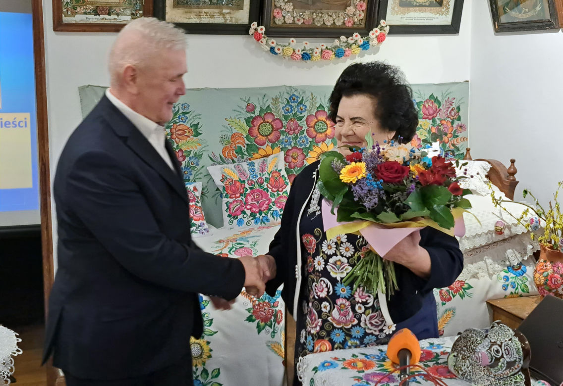Janina Kruk - malarka z Zalipia w Muzeum Etnograficznym w Tarnowie