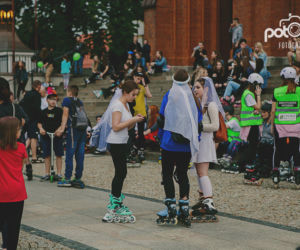 2. Nightskating Białystok. Weselny przejazd na rolkach
