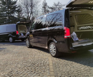 Tłumy na pogrzebie trójki zamordowanych chłopców i morze łez na wspólnym grobie