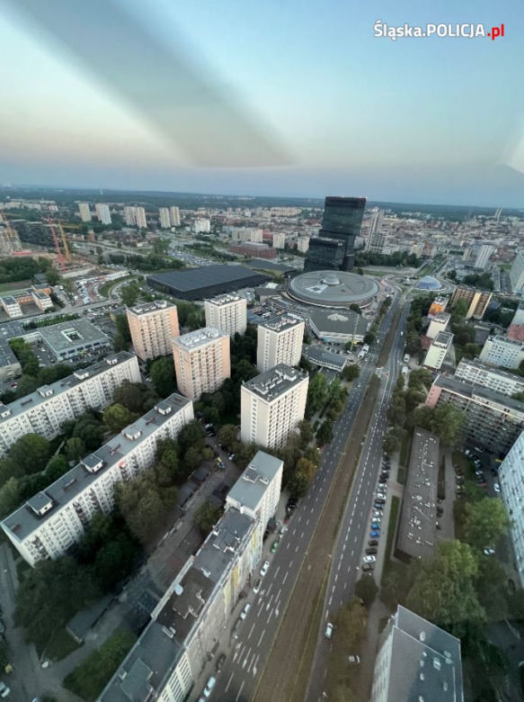 Policyjny śmigłowiec Bell 407GXi krąży nad Katowicami i Gliwicami. Wiemy, dlaczego 