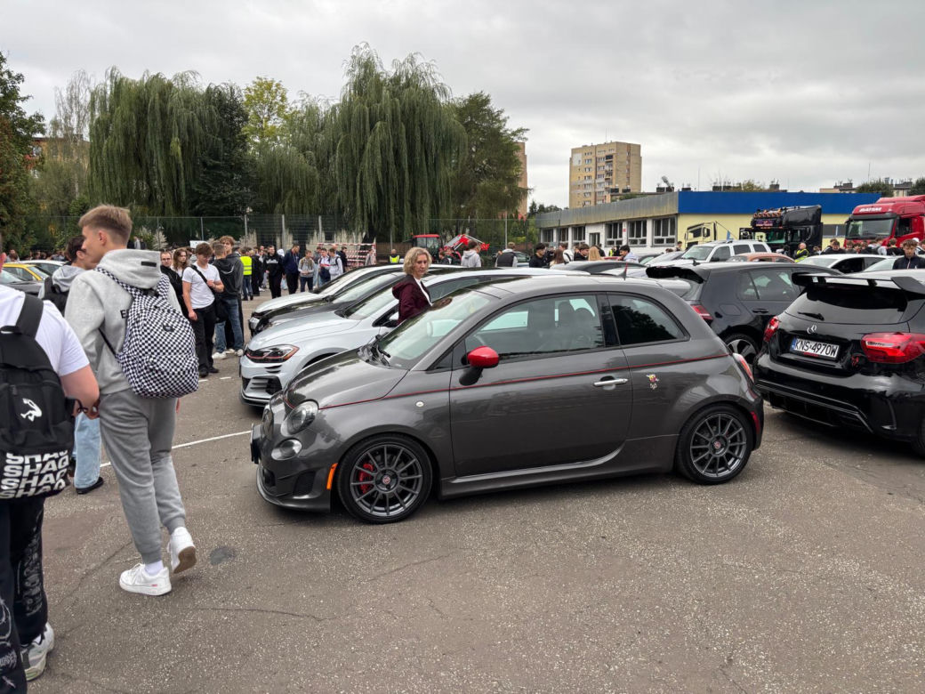 Uczniowie Samochodówki pokazali swoje auta po tuningu