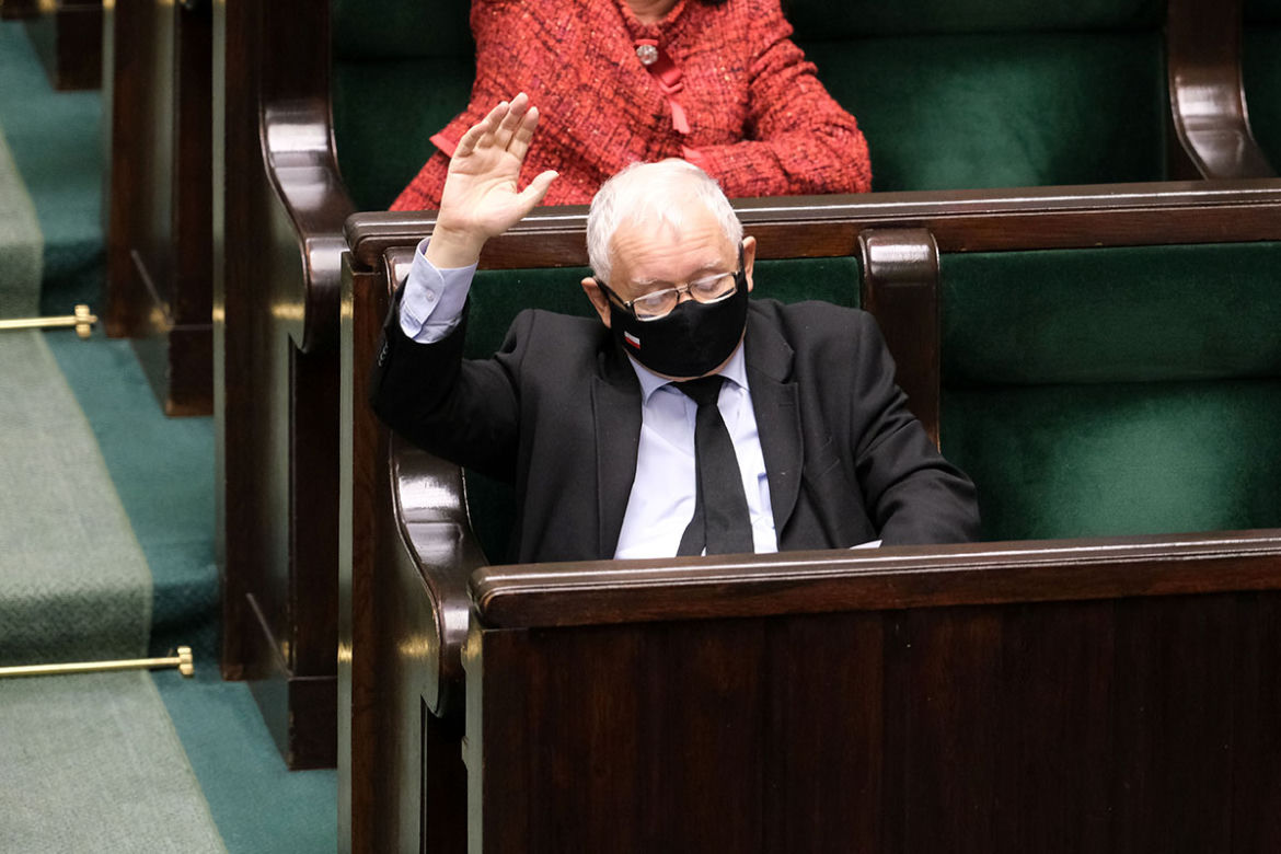 Kaczyński zarabia 25 tys. a Czarnek 17 tys