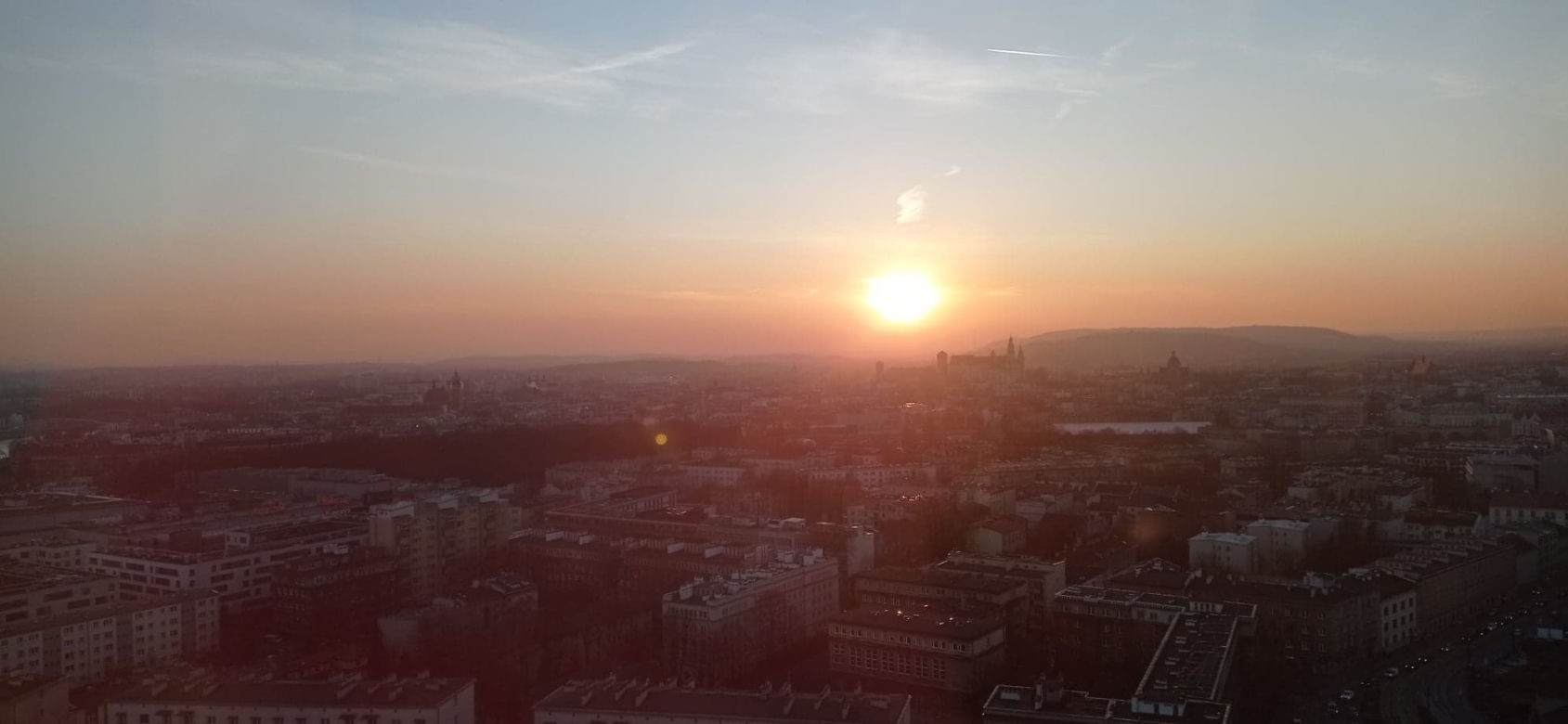 Tak smog unosi się nad Krakowem