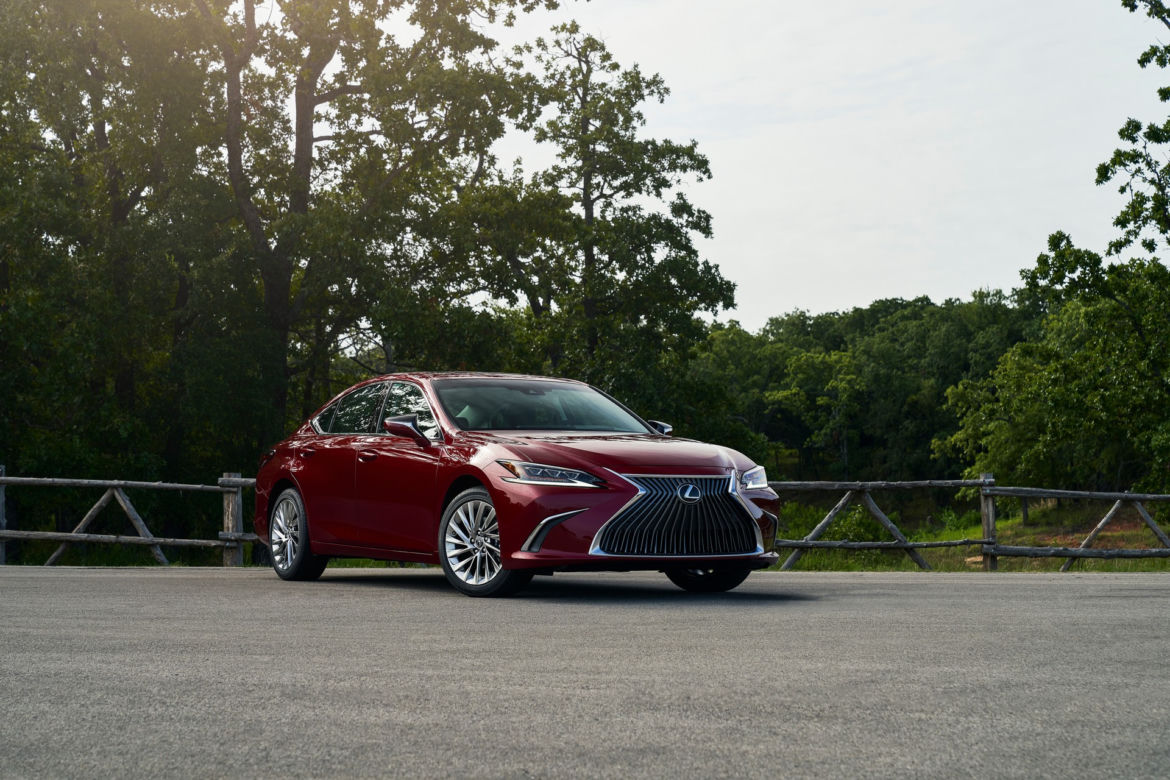 Lexus ES z napędem AWD