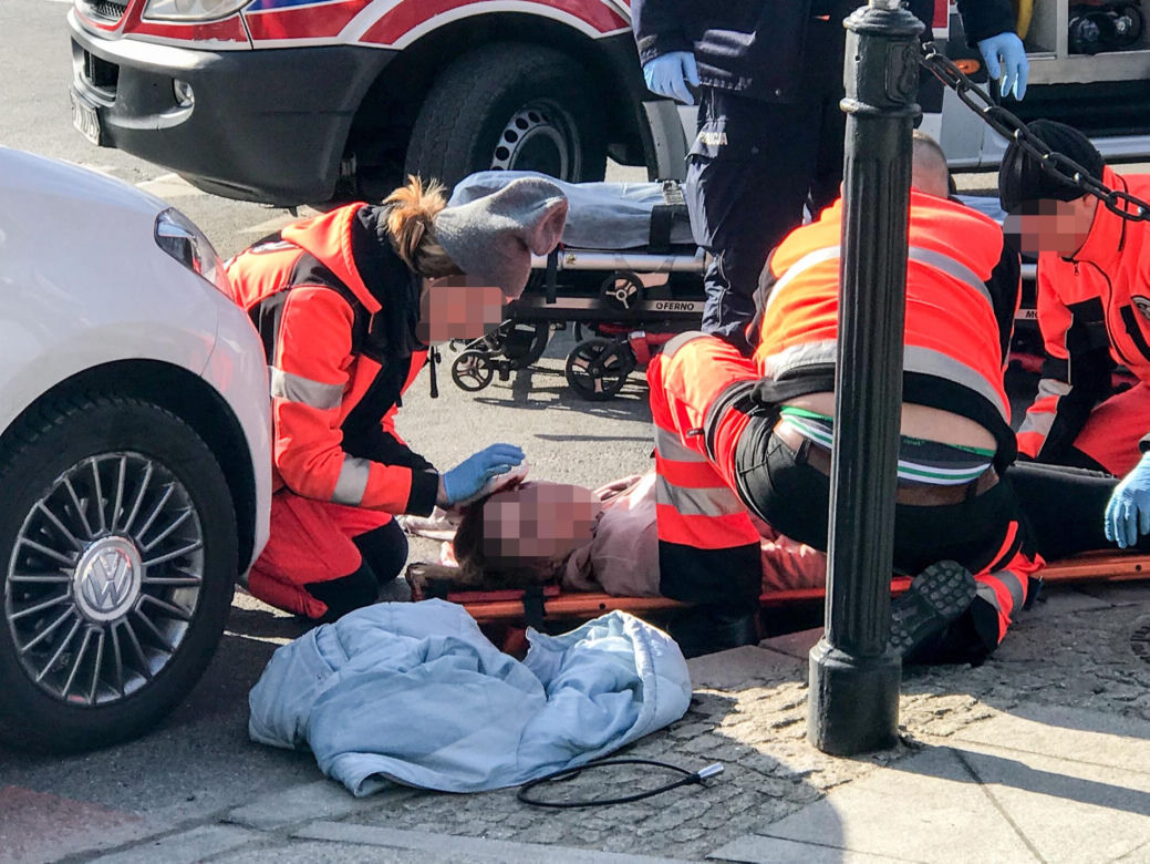 Rowerzystka potrącona na rogu Pięknej i Aleji Ujazdowskich