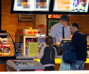 KACZYŃSKA WZIĘŁA CÓRKĘ DO KOŚCIOŁA, DUBIENIECKI DO CENTRUM HANDLOWEGO.