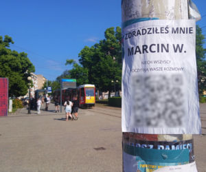 Tajemnicze plakaty na przystankach w Szczecinie