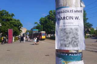 Tajemnicze plakaty na przystankach w Szczecinie