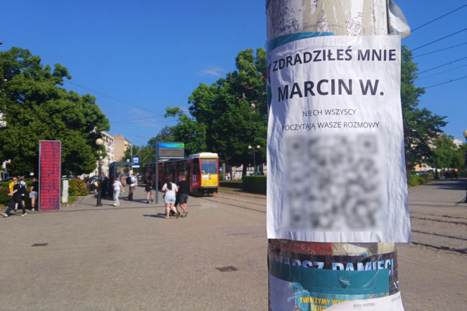 Tajemnicze plakaty na przystankach w Szczecinie