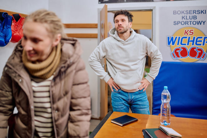 Eliza znów wpada w ramiona Bartka.