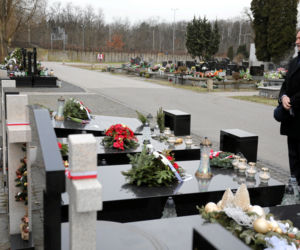 Macierewicz odsunięty do tylnego rzędu