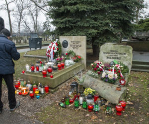 Spotkanie przy grobie Józefa Oleksego na Powązkach