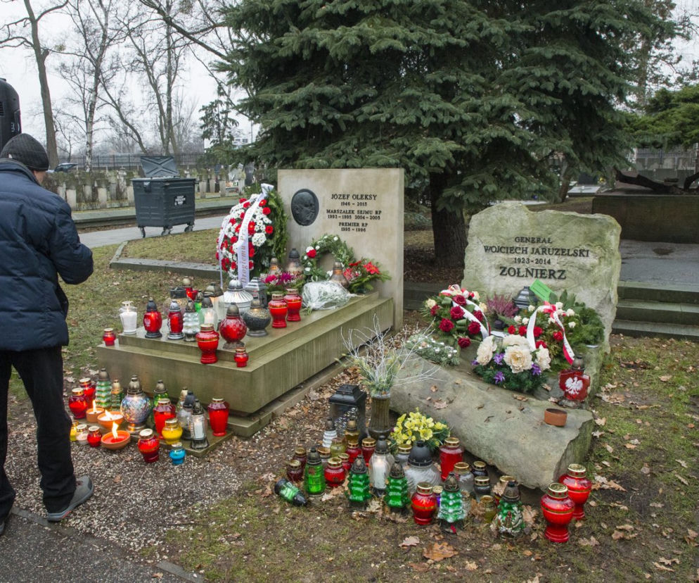 Spotkanie przy grobie Józefa Oleksego na Powązkach