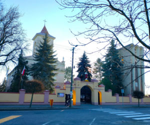 To jedno z najciekawszych miast w województwie łódzkim. W PRL-u stało się polską stolicą cebuli