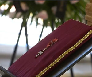 Poruszająca scena w kościele. Nawrocki podszedł do ojca Łukasza Litewki