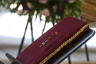 Poruszająca scena w kościele. Nawrocki podszedł do ojca Łukasza Litewki