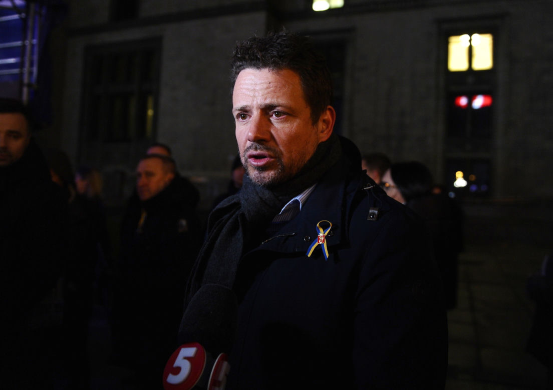 Warszawa solidarna z Ukrainą. Trzaskowski na wiecu RELACJA