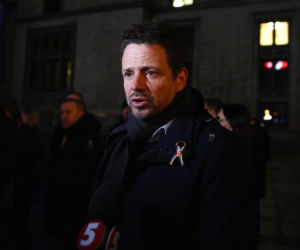 Warszawa solidarna z Ukrainą. Trzaskowski na wiecu RELACJA