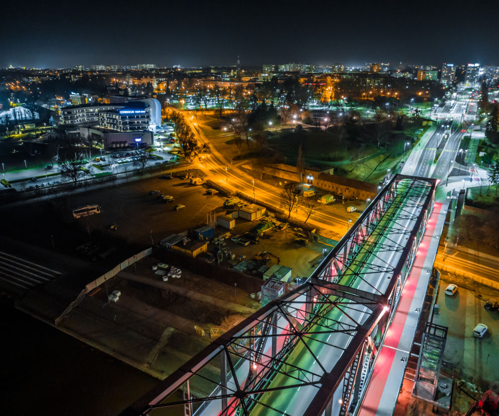 Nowy stary most im. Piłsudskiego w Toruniu. Nocna sceneria zachwyca