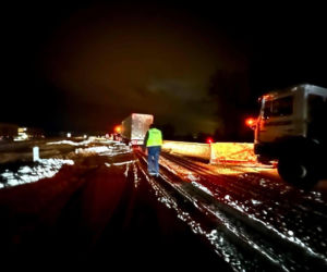 Polska sparaliżowana przez śnieg! Zamknięte drogi wojewódzkie, utrudnienia na S7 i kolei