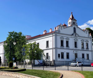 To miasto w województwie małopolskim ma jeden z najpiękniejszych rynków. Olśniewa również zabytkowym ratuszem