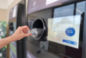 System kaucyjny w Polsce. Co dzieje się z butelką po oddaniu jej do automatu?