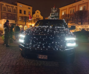 Świąteczny Zlot Amerykańskich Samochodów na Rynku w Lesznie