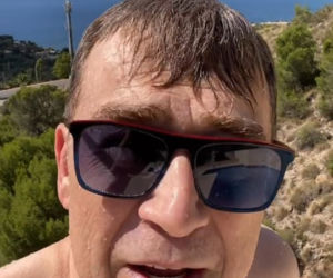 Maciej Orłoś pokazał klatę na wakacjach