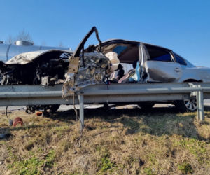 Niewiarygodny karambol pod Ostrołęką! 5 zniszczonych aut, są ranni. Volkswagen znaleziony 100 metrów dalej! [ZDJĘCIA]