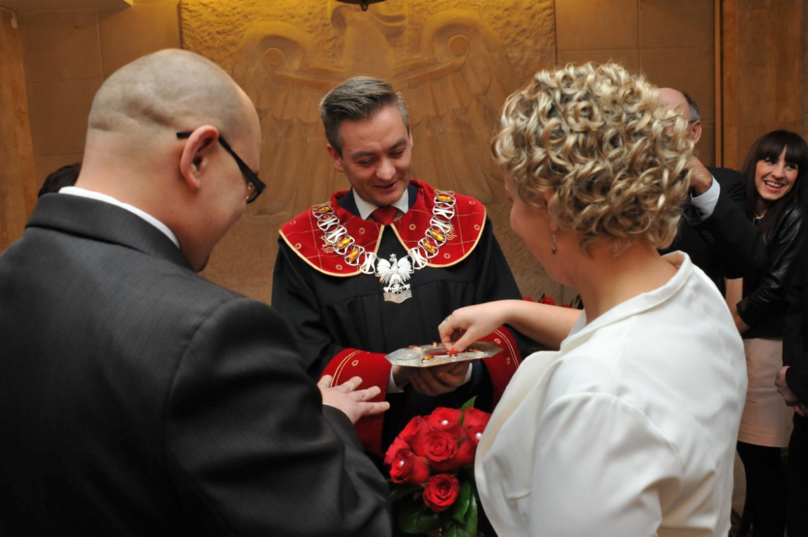 Biedroń udziela ślubów