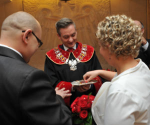 Biedroń udziela ślubów