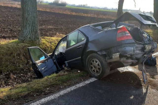 Brawurowo uciekał przed policją. Nie dał rady kończąc widowiskowo w rowie - WIDEO z POŚCIGU
