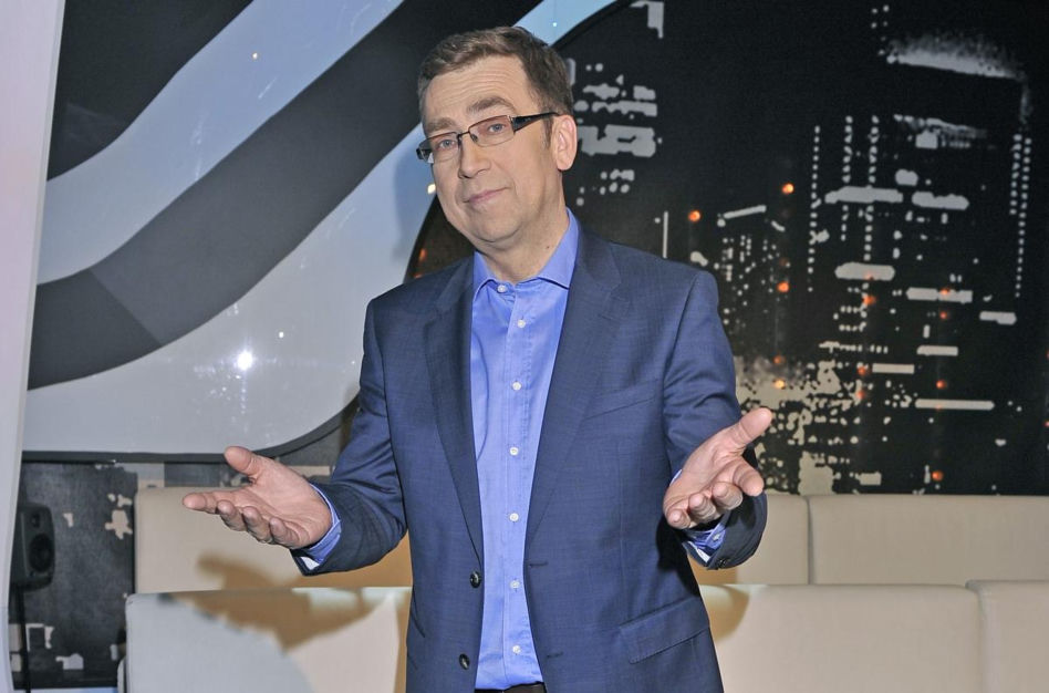 Maciej Orłoś już w tym tygodniu ma wrócić do Teleexpressu. Tak zmieniał się przez lata