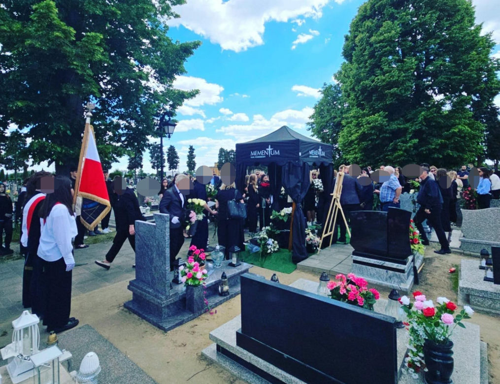 „Najtrudniej żegna się dzieci”. Poruszające słowa po pogrzebie 15-letniej Amelii