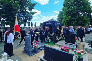 „Najtrudniej żegna się dzieci”. Poruszające słowa po pogrzebie 15-letniej Amelii