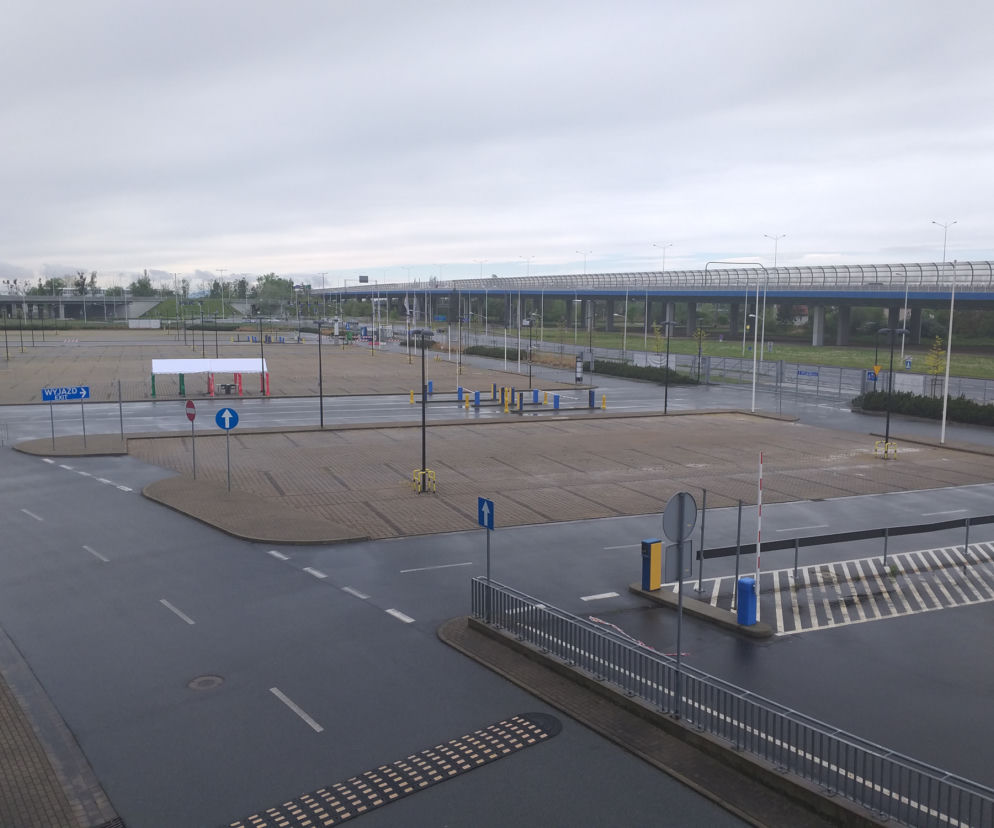 Mobilny punkt badań na obecność koronawirusa na Stadionie Wrocław